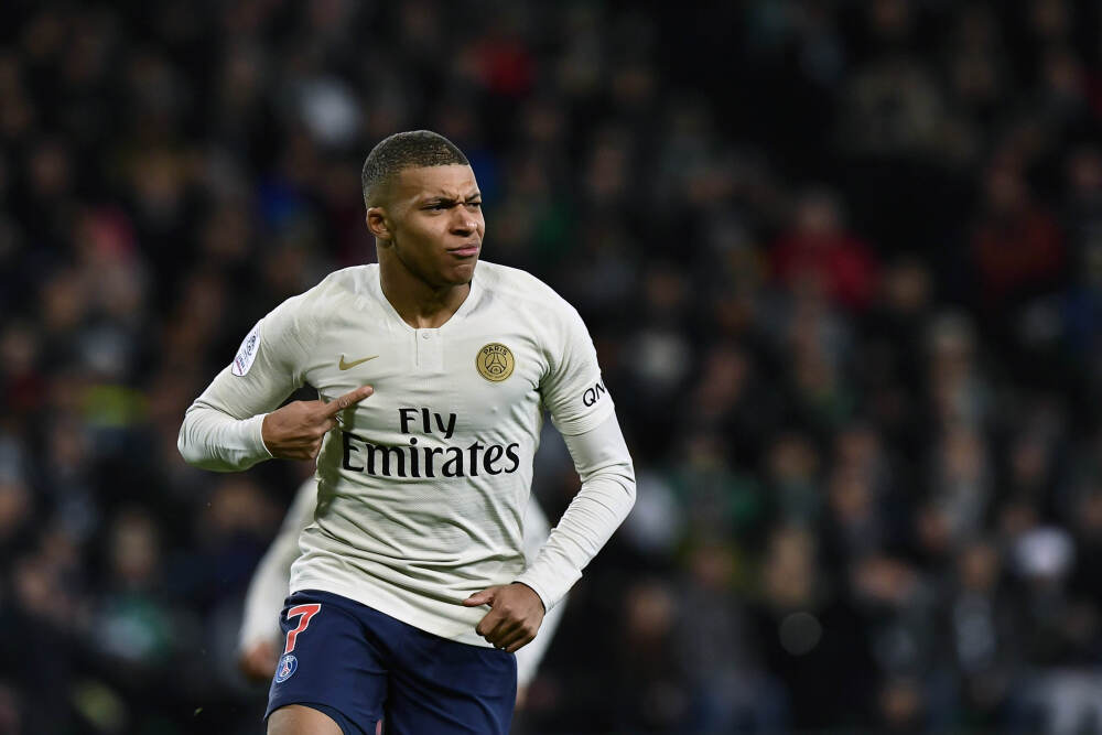 视频丨伊朗外交部：美国不装了 明着抢石油